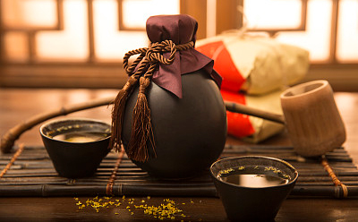 白酒长征注册制作公司，如何进行选择?